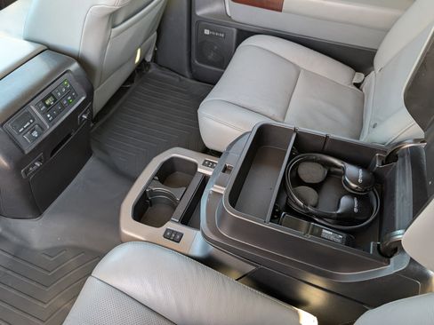 Used 2015 Toyota Sequoia Platinum image 13