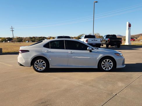 Used 2023 Toyota Camry LE image 7