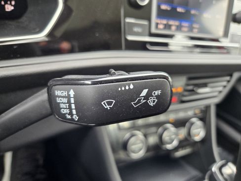 Used 2022 Volkswagen Jetta SE w/ Panoramic Sunroof Package image 27