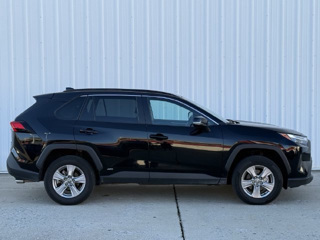 Used 2025 Toyota RAV4 XLE AWD/4WD image 3