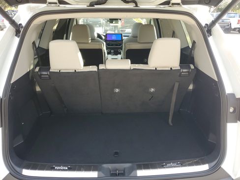 Used 2024 Toyota Grand Highlander Platinum image 9