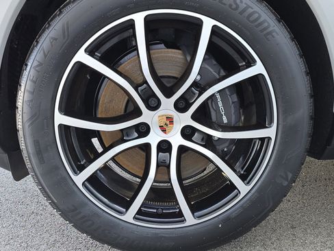 New 2026 Porsche Cayenne image 28