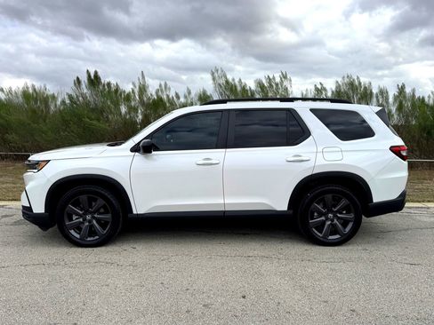 Used 2025 Honda Pilot Sport image 10