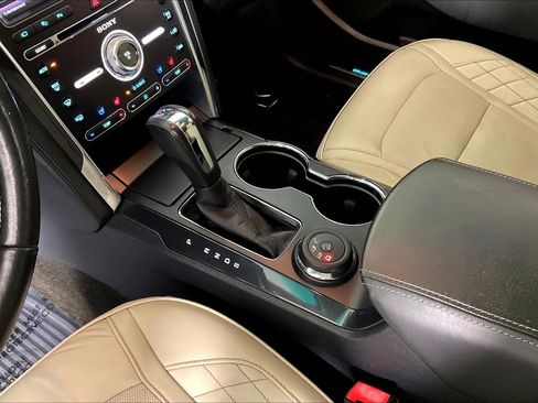 Used 2016 Ford Explorer Platinum AWD/4WD image 18