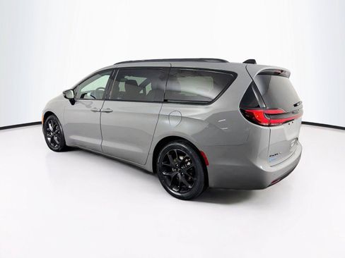 Used 2025 Chrysler Pacifica Limited FWD image 9