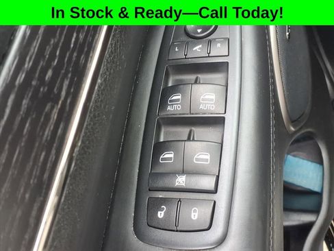 Used 2020 Jeep Grand Cherokee High Altitude AWD/4WD image 17