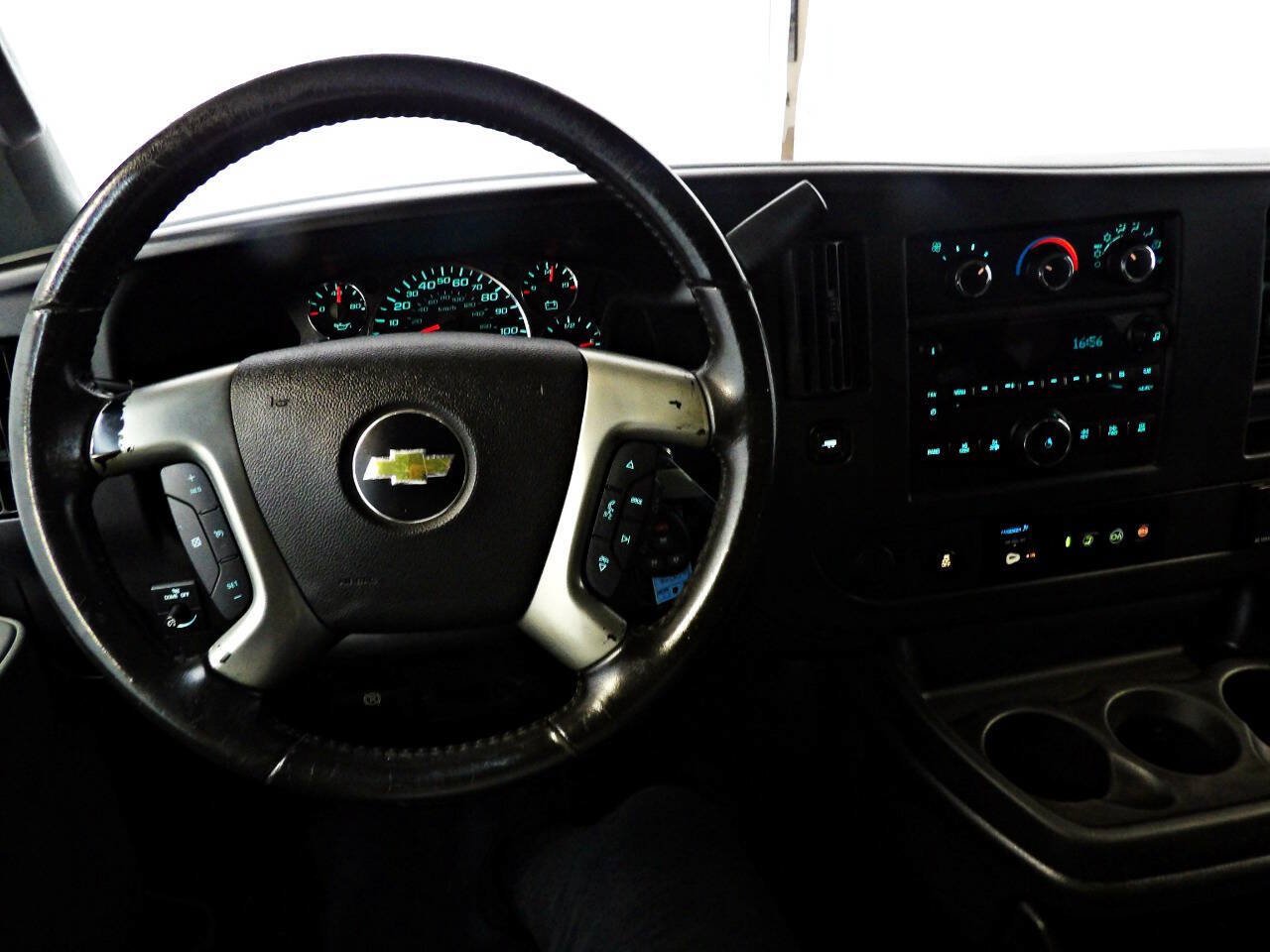 Used 2017 Chevrolet Express 3500 LS RWD image 15