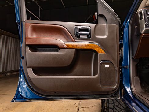 Used 2016 Chevrolet Silverado 2500 High Country w/ Duramax Plus Package image 28