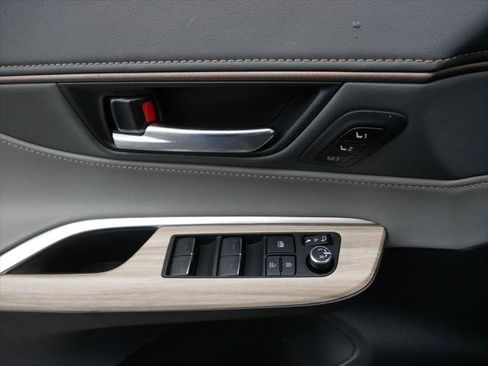 Certified 2022 Toyota Venza Limited AWD/4WD image 14