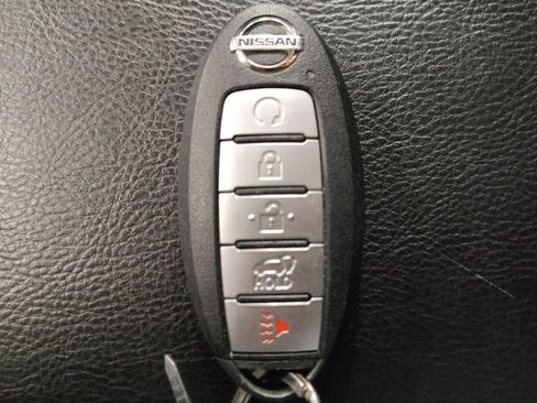 Used 2019 Nissan Pathfinder Platinum image 32