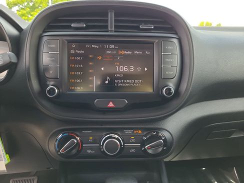 Used 2023 Kia Soul LX w/ LX Technology Package FWD image 24