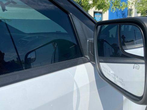 Used 2017 Ford Explorer XLT FWD image 7