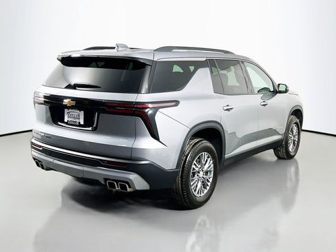 Used 2025 Chevrolet Traverse LT image 5