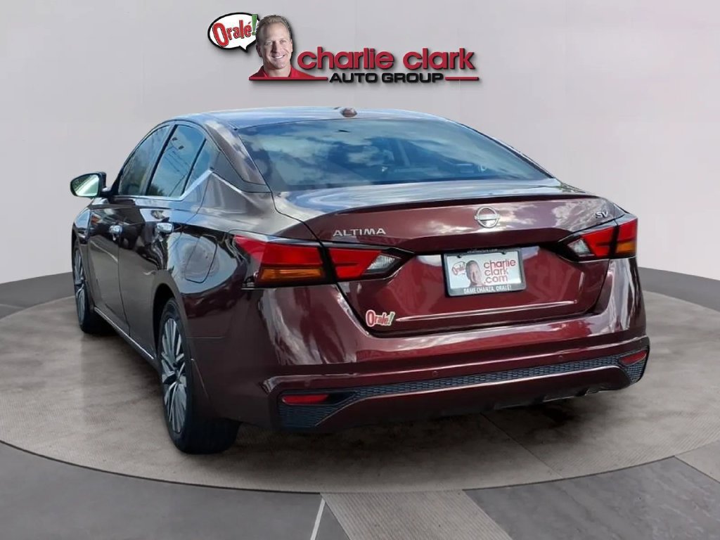 Used 2024 Nissan Altima 2.5 SV FWD image 3