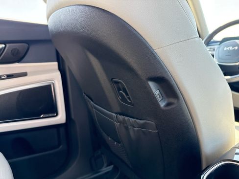 Used 2025 Kia Telluride SX w/ SX Captain's Chair Package FWD image 36