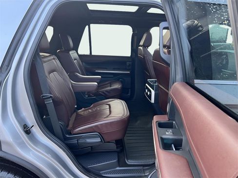 Used 2022 Ford Expedition Limited image 21
