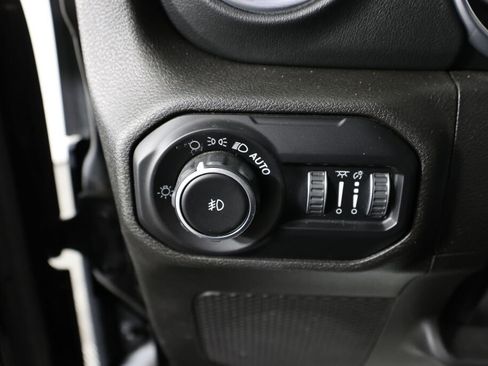 Used 2019 Jeep Wrangler Unlimited Sahara AWD/4WD image 30
