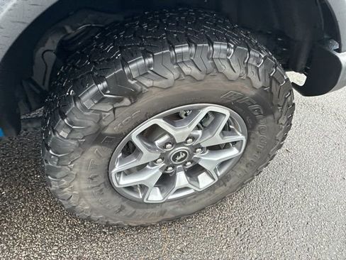 Used 2024 Ford Bronco Badlands image 11