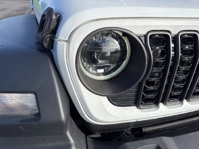 Used 2024 Jeep Wrangler Unlimited Sport AWD/4WD image 12