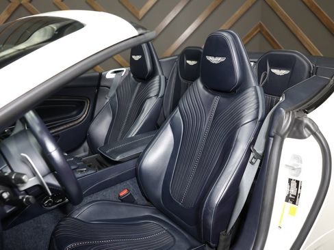 Used 2019 Aston Martin DB11 Volante image 13
