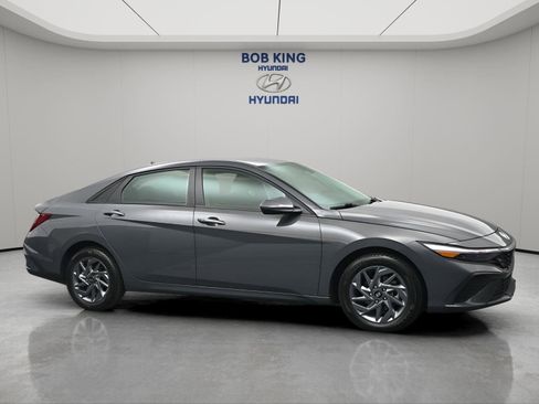 Certified 2024 Hyundai Elantra Blue FWD image 2