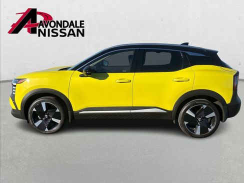 Used 2025 Nissan Kicks SR w/ SR Premium Package image 3