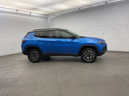 New 2025 Jeep Compass Trailhawk w/ Trailhawk Elite Group image 2