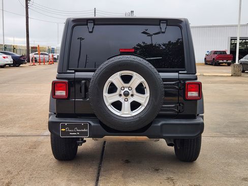 Used 2021 Jeep Wrangler Unlimited Sport S image 7