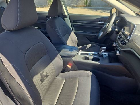 Used 2025 Nissan Altima 2.5 SV FWD image 10