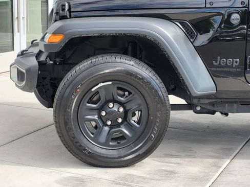 Used 2025 Jeep Gladiator Sport AWD/4WD image 8