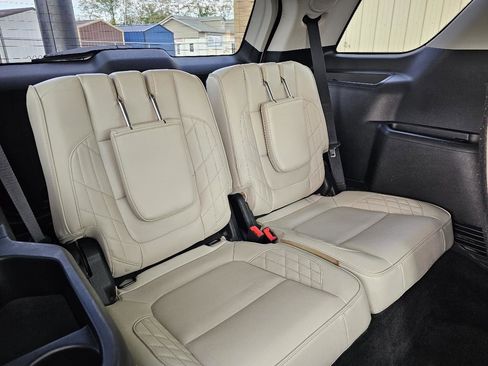 Used 2017 Ford Explorer Platinum AWD/4WD image 29