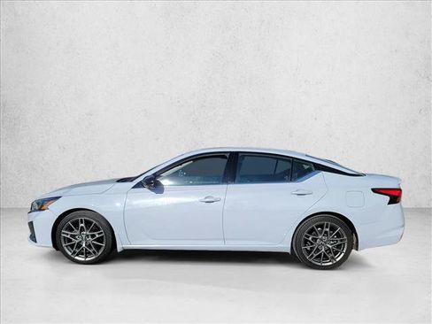 Used 2023 Nissan Altima 2.0 SR FWD image 8