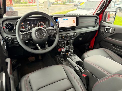 Used 2026 Jeep Wrangler Unlimited Rubicon AWD/4WD image 9