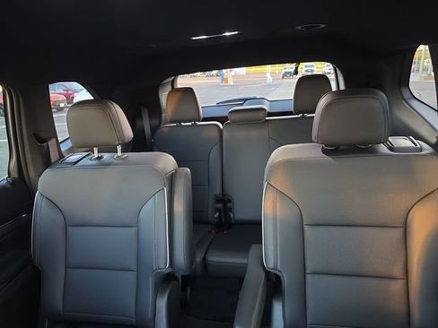Certified 2025 Buick Enclave Preferred FWD image 26