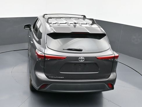 Used 2021 Toyota Highlander L image 33