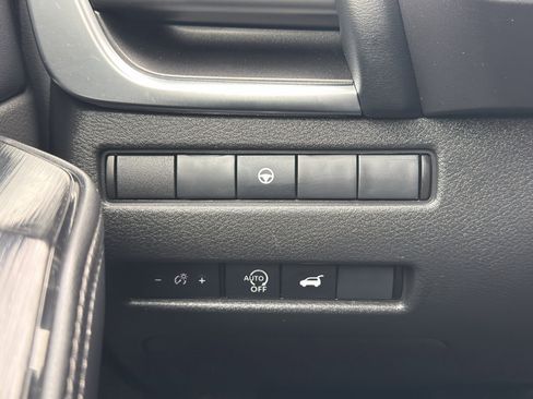 Used 2024 Nissan Rogue SV image 14