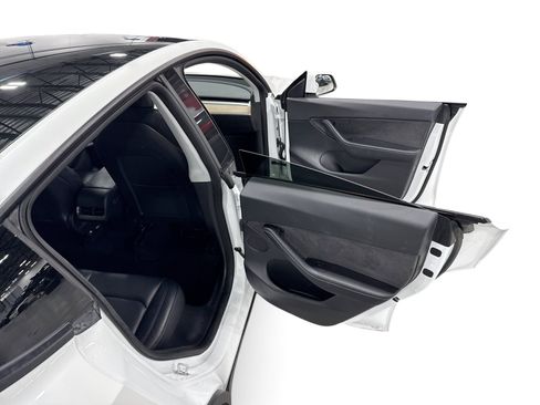 Certified 2021 Tesla Model Y Long Range AWD/4WD image 12