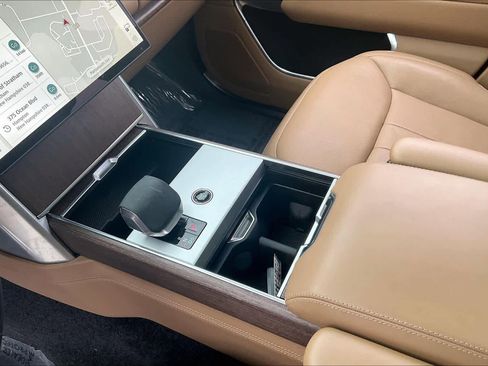 Used 2025 Land Rover Range Rover SE image 15