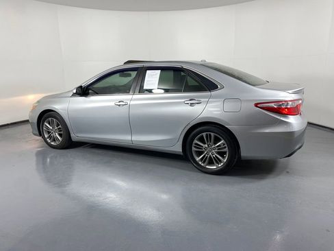 Used 2015 Toyota Camry SE image 4