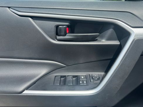 Used 2021 Toyota RAV4 LE AWD/4WD image 24