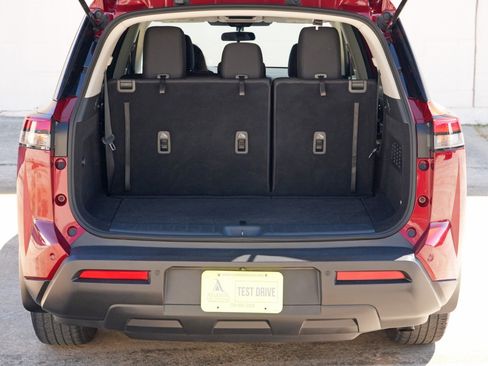 Used 2022 Nissan Pathfinder SV image 9