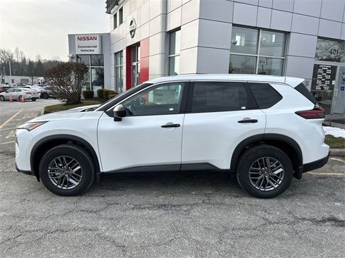 Certified 2025 Nissan Rogue S image 5