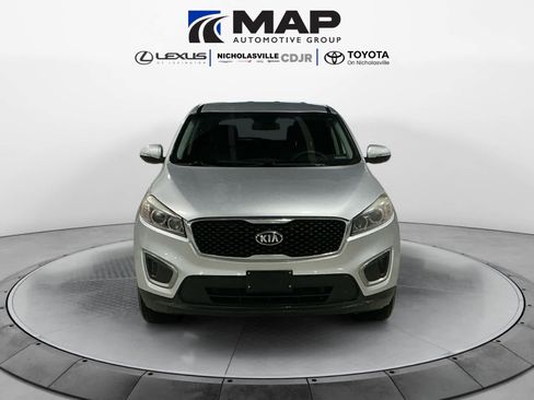 Used 2017 Kia Sorento L image 8