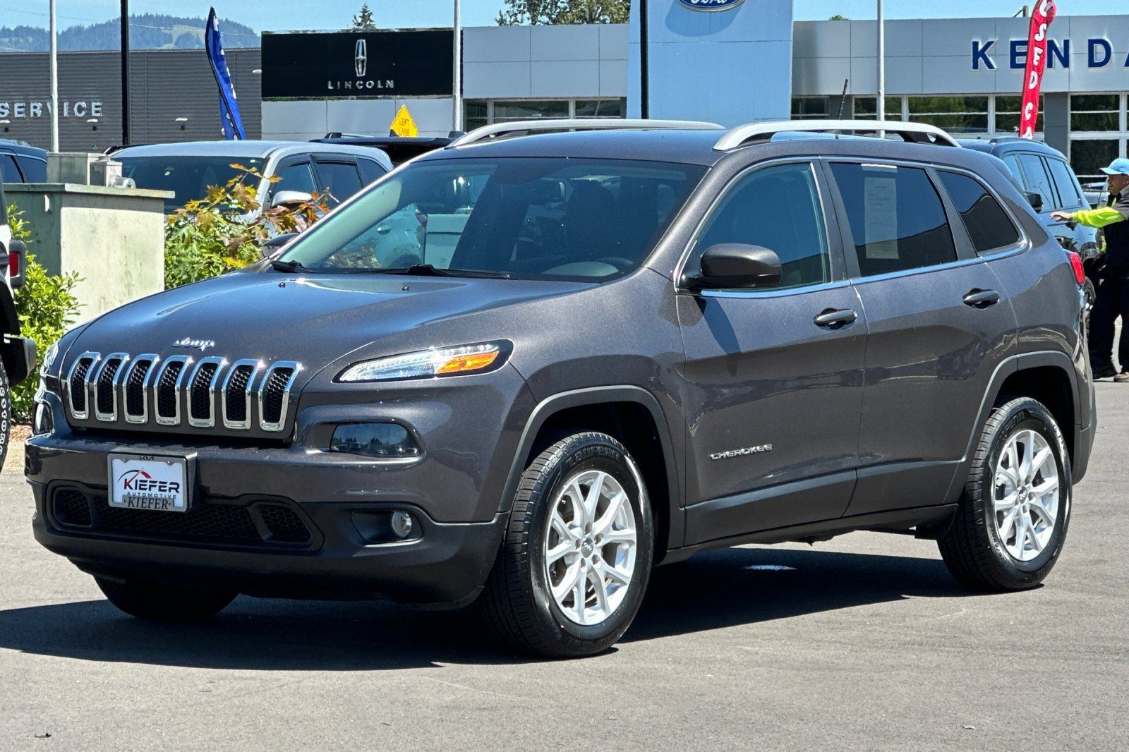 Used 2018 Jeep Cherokee Latitude Plus w/ Comfort/Convenience Group AWD/4WD image 45