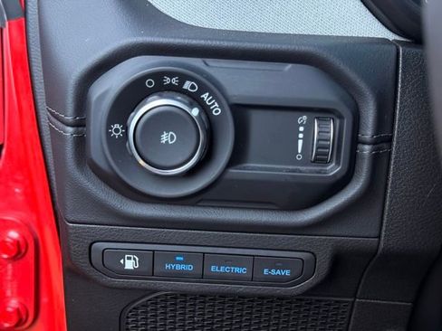 Used 2024 Jeep Wrangler Unlimited Sahara image 23