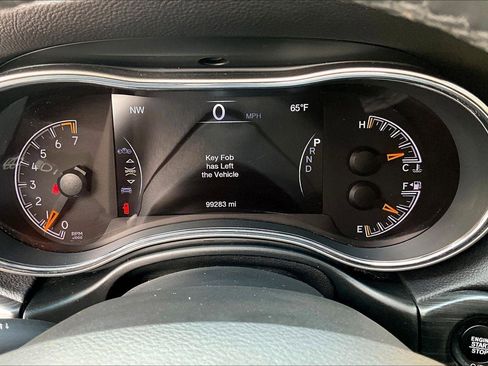 Used 2019 Jeep Grand Cherokee Laredo w/ Security & Convenience Group AWD/4WD image 35