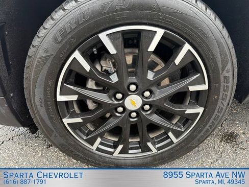 Used 2025 Chevrolet Traverse LT w/ Sun and Wheel Package AWD/4WD image 9