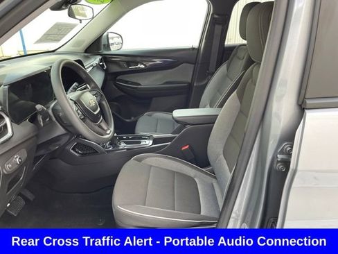 Used 2025 Chevrolet TrailBlazer LT w/ Driver Confidence Package image 9