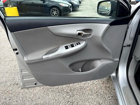 Used 2013 Toyota Corolla LE image 11