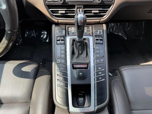 Used 2021 Porsche Macan Turbo AWD/4WD image 15